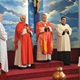 Udílení svátosti biřmování kardinálem Dominikem Dukou v kostele sv. Václava v Nuslích